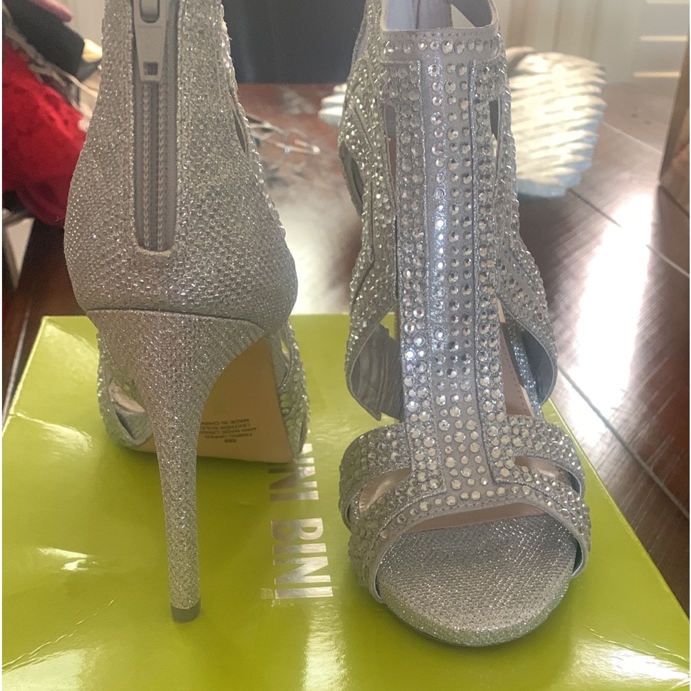 Brand new Gianni Bini sequin shoes